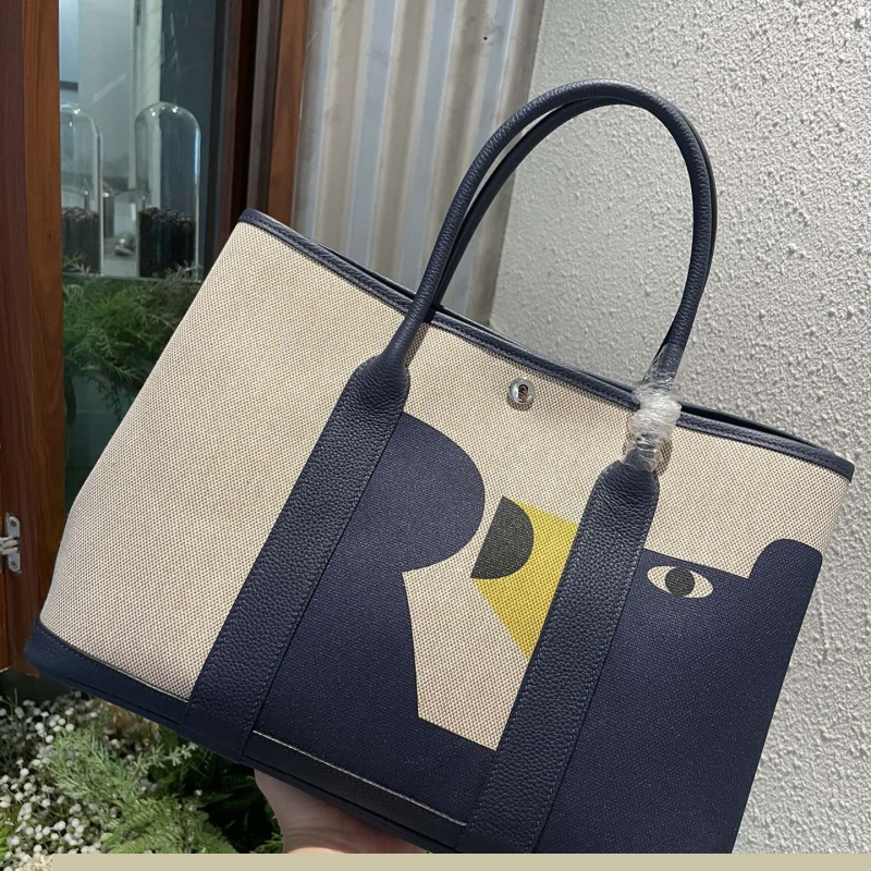 H**mes shopping bags